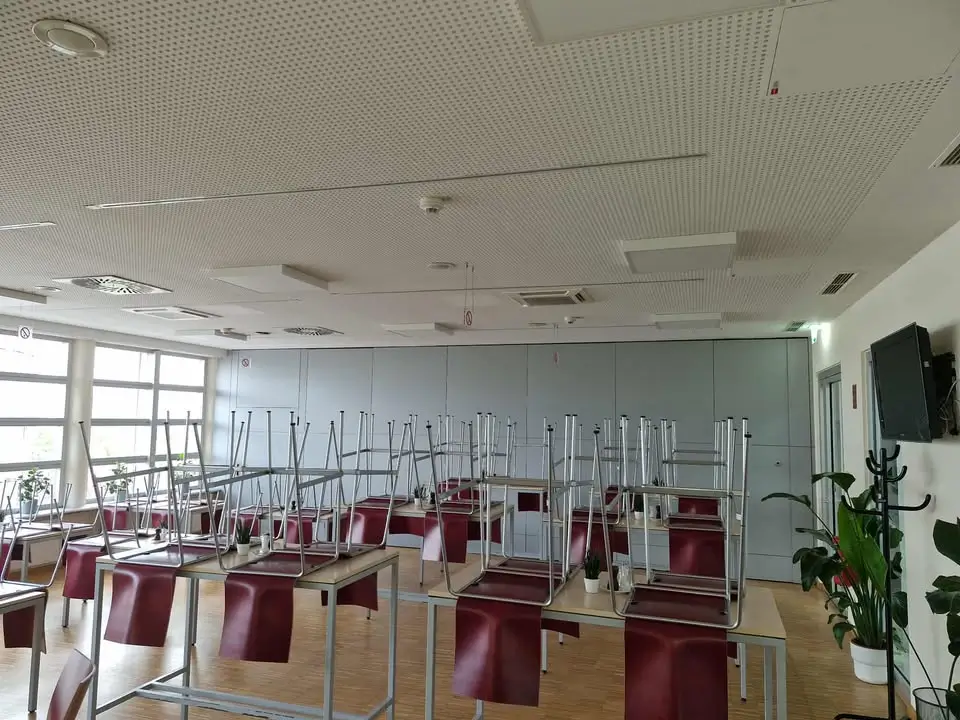 Reštaurácie, bary a hotely